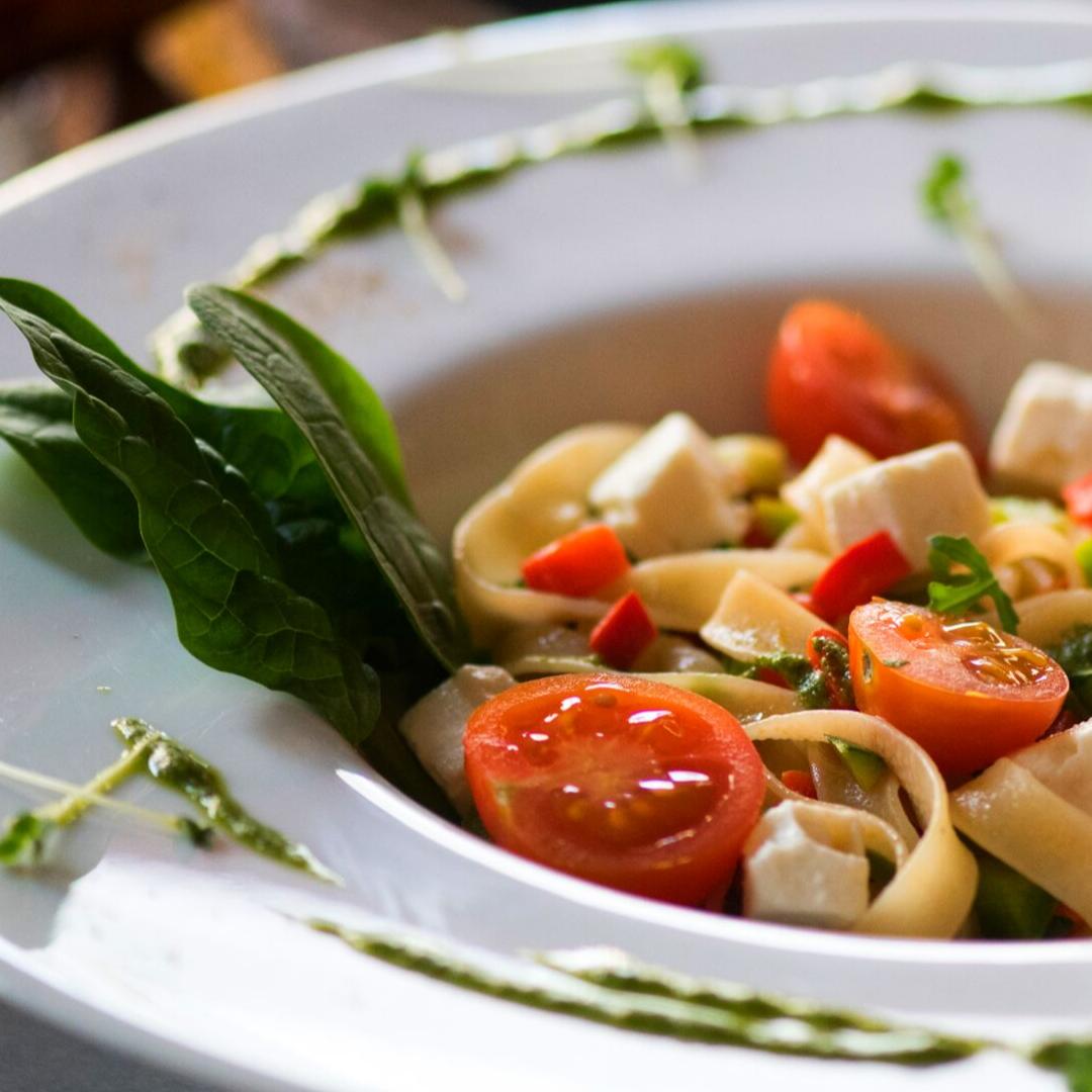 Feeling edgy? Try our veggie! 🌱
🍴Tagliatelle pasta with sautéed vegetables and feta cheese
🍷Complimentary glass of wine served with the lunch menu