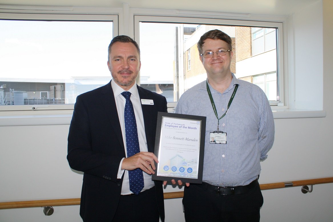 PHU_NHS's tweet photo. Ellie Stiles, Senior Dietitian, Selena Rogers, Clinical Nutrition Nurse Specialist & Mike Bennett-Marsden, Pharmacist, were awarded Employee of the Month for August. Head of Dietetics Sarah Williams said they display patient centred care and compassion. #AsOneTeam https://t.co/COPyYXVBVY