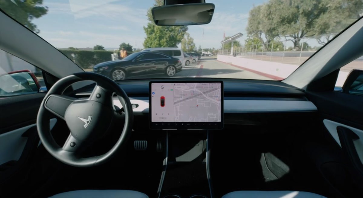 Sekurity_eu's tweet photo. le #SmartSummon de @Tesla
Cette fonctionnalité permet d'activer sa #voiture depuis son #smartphone et de la faire venir jusqu'à soi !! #Mobility #innovation #ElectricVehicles   https://t.co/ZH1WNpgVut https://t.co/nvoK4Oaxp2