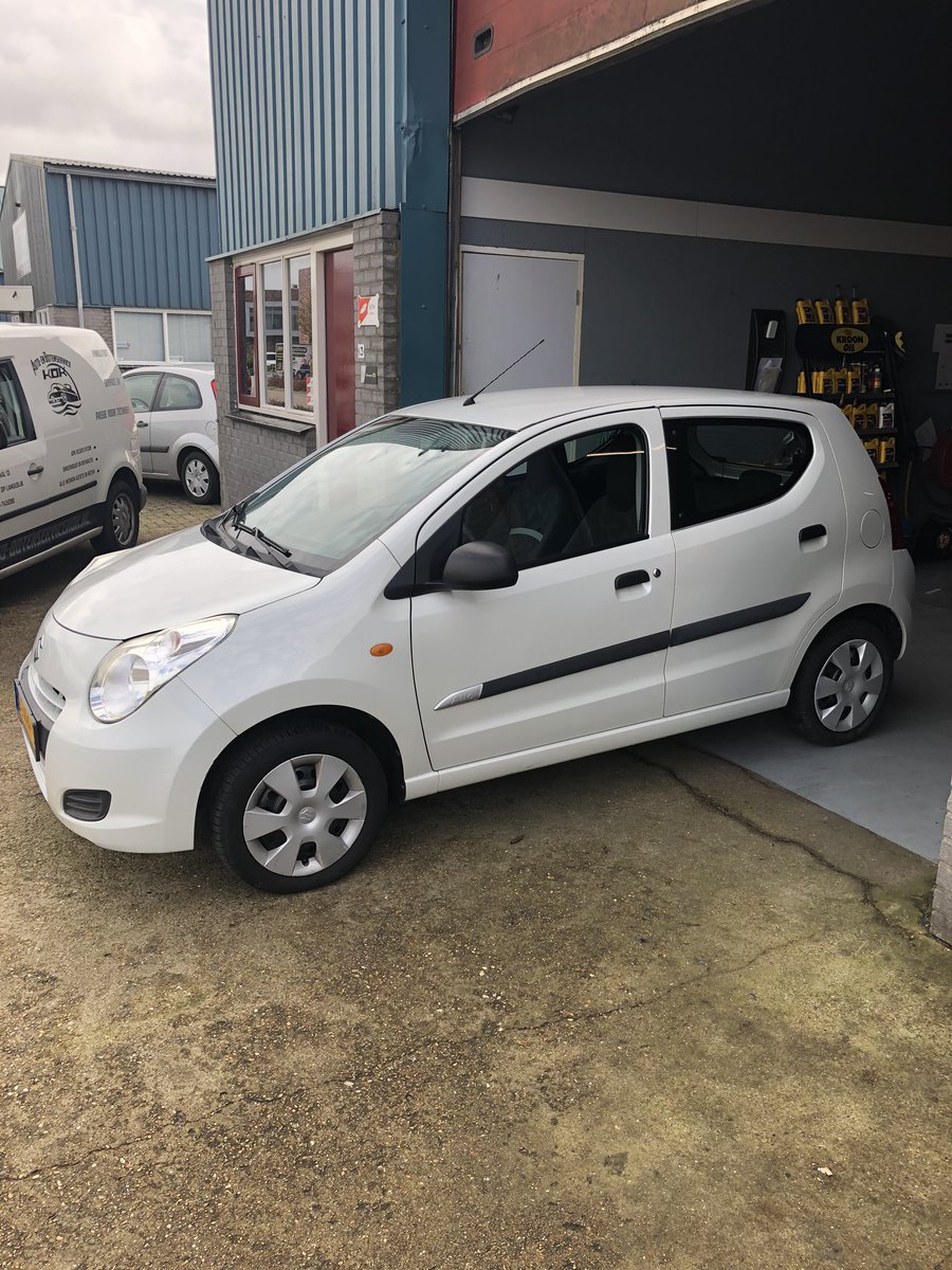 Vandaag afgeleverd, deze prachtige Suzuki! Namens Auto-Botenservice Kok wensen we de klant veel veilige kilometers toe.
