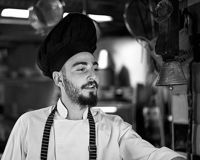 While enjoying the delicious food of my friend Uri @chefnavon I took this snap of one of his brigade members. it has been to long my friend! #machneyuda #FamilyYouMake #KetelOne @adayalange ift.tt/2ooVr8K