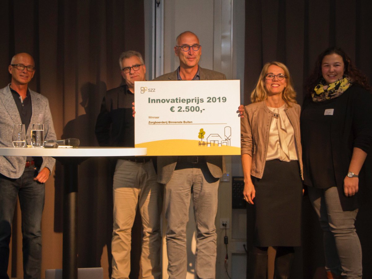 Stichting_SZZ's tweet photo. SZZ gelooft in de kracht van samenwerking. Dat kwam helemaal tot uiting op ons congres met enthousiaste en inspirerende sprekers. 
Zorgboerderij Binnenste Buiten is door de vakkundige jury aangewezen als winnaar van de innovatieprijs. Gefeliciteerd! https://t.co/fjfB6UckQo