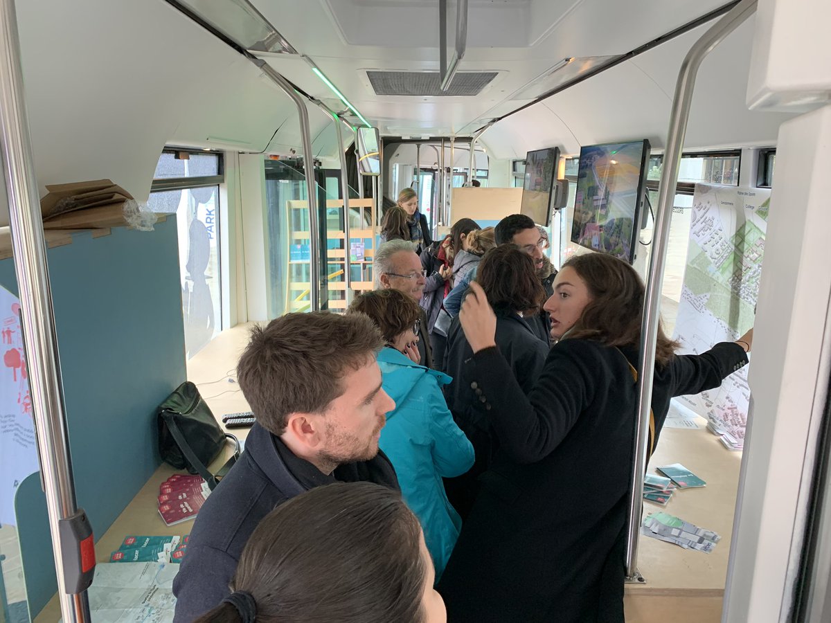 ParisSaclay's tweet photo. Vous êtes nombreux à franchir les portes du #PROTOBUS pour vous renseigner sur le développement du quartier de #Moulon. Étudiants, chercheurs, futures familles... une multitude de profils synonyme de la diversité qui régnera à terme â #ParisSaclay https://t.co/sHCIj0Gaj0