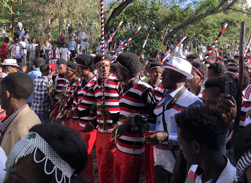 mimixa_ff's tweet photo. This year’s #Irreecha showcasted do many beautiful designs of #Oromo clothes, very inspiring! Please share #Irreecha2019 designers name/ shop. #OromoDesign #Ethiopia #Finfinnee #Bishoftu https://t.co/ZuGcFkFlpj