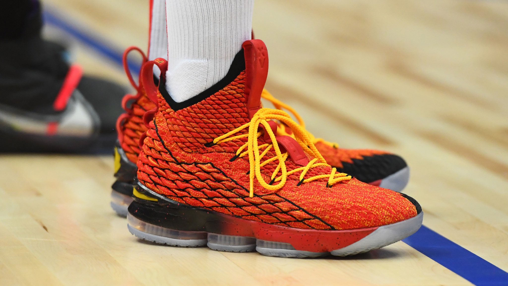 Lebron 15 cheap all red