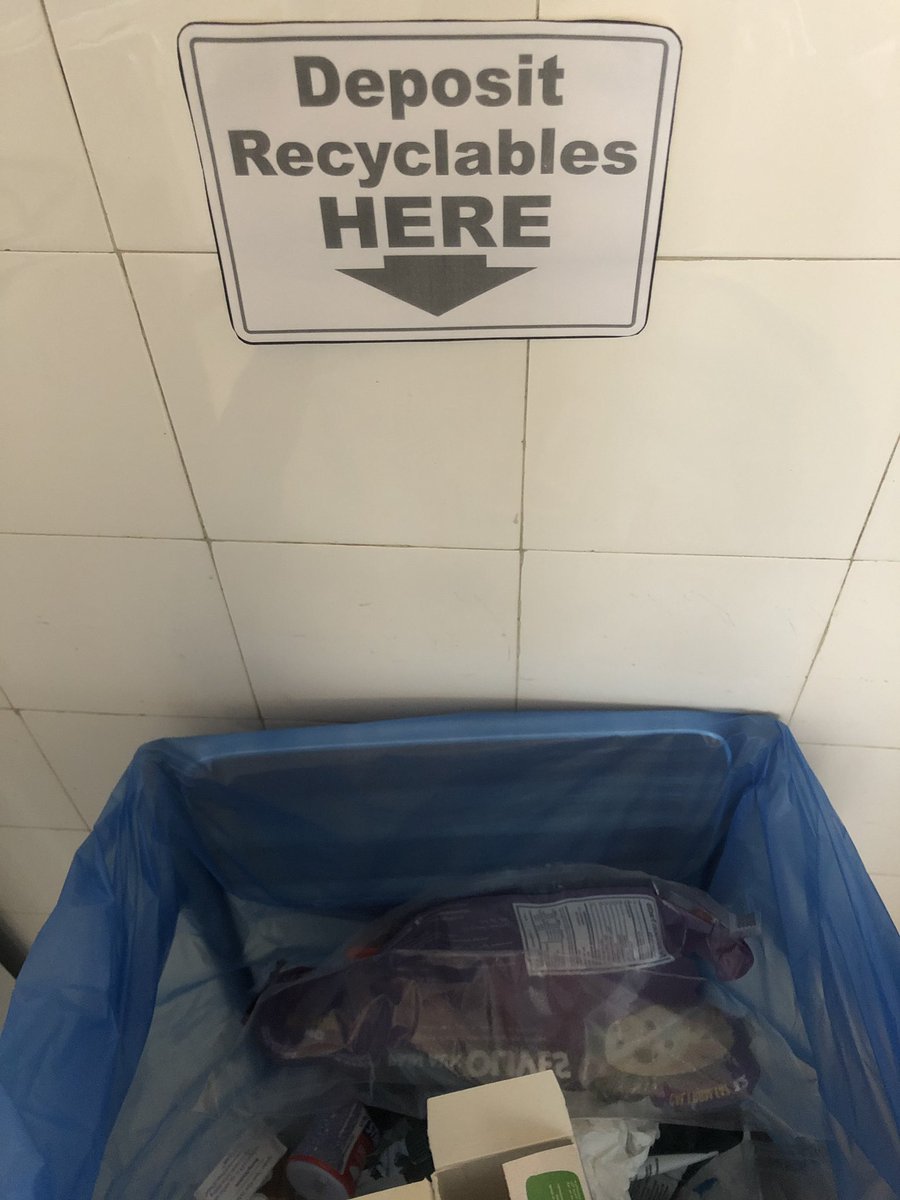 lucienbourjeily's tweet image. .@fady_jreissati:
أنا عم بفرز من زمان وبستعمل شركة خاصة ببيروت لتستلم مني المفروز كل شهر وبدفع لهالموضوع.
إنتو كوزارة شو البديل تبعكم؟ عم ندفع ضرائب بالملايين لمعالجة النفايات: وين منحط الزبالة المفروزة؟ 
وين معامل الفرز والتسبيخ؟
جاوب..أو إنت ما تسمعنا بقى صوتك.
#صوتي_بدك_تسمعه