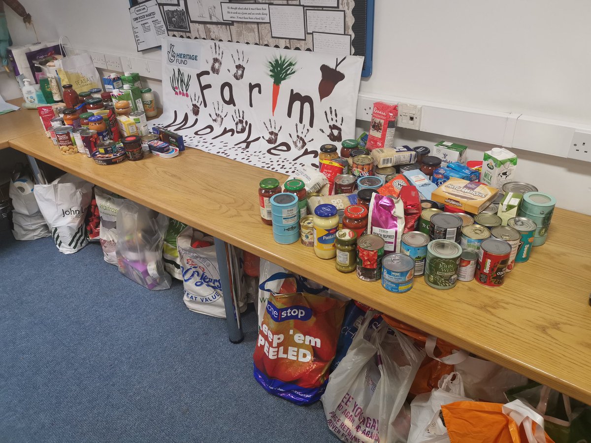 A huge thank you to <a href="/StMarysEversley/">St Mary's Eversley</a> <a href="/yelabus/">Yelabus</a> @R_Collard_Ltd <a href="/HantsPolice/">Hampshire Police</a> and the CKS parents for helping the staff and children get to the church for the harvest festival this morning.  <a href="/HartCouncil/">Hart District Council</a> Fleet Food Bank.
