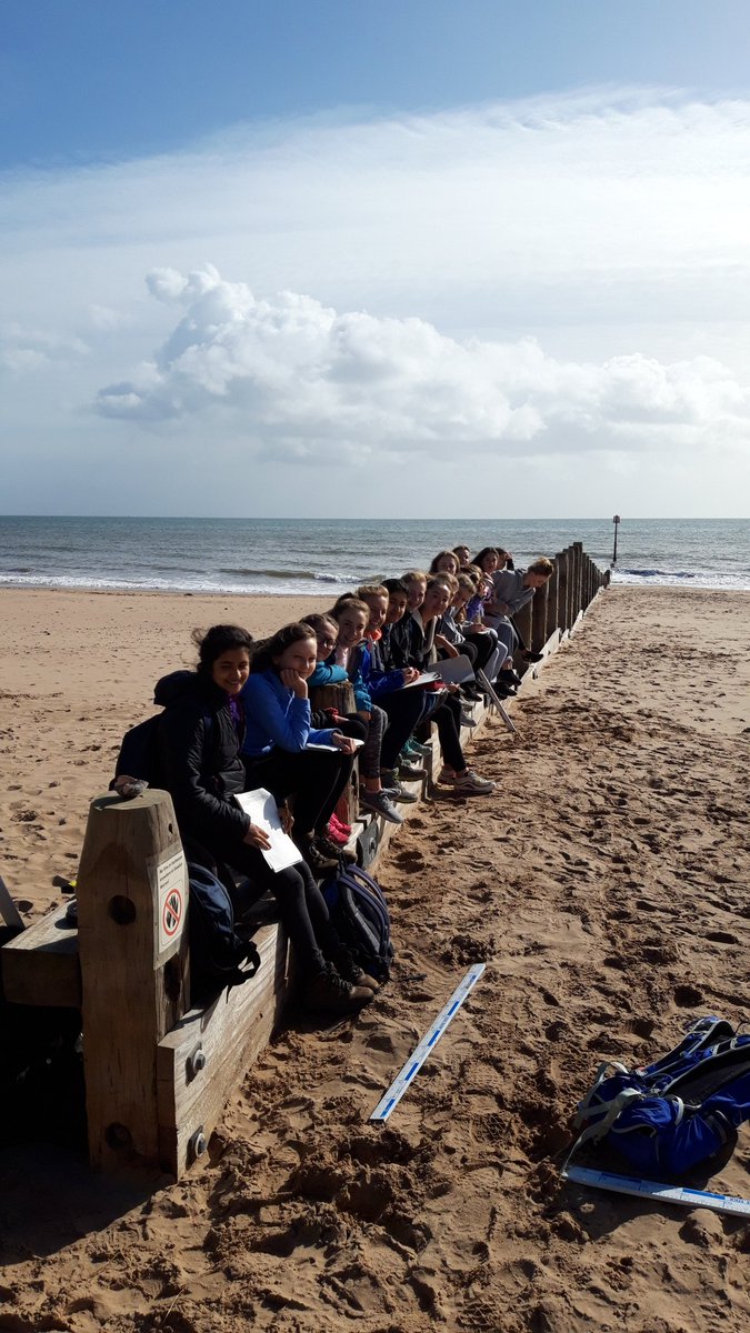 RedMaidsGeo's tweet image. The classic Geography experience... Measuring groynes to check that our old friend longshore drift is happening at Dawlish Warren. @RedmaidsHigh @Outdoor_RED