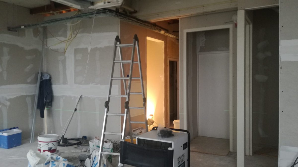 Ortholie's tweet photo. Echt álles wordt aangepakt. Zo worden er zelfs nieuwe toiletten geplaatst en een nieuwe poetshoek. Het werkt eigenlijk hetzelfde als een #beugel. Het kost tijd, maar door het eindresultaat krijg je een grote #glimlach op je gezicht! https://t.co/oKkuSlt9Ac