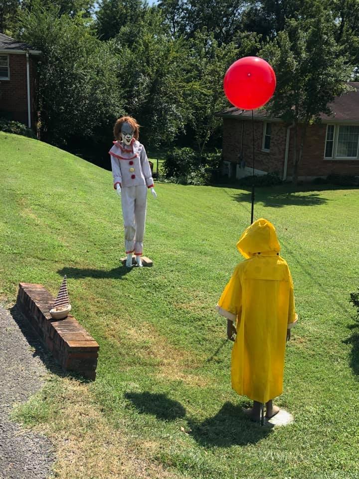FOXNashville's tweet photo. CHECK THIS OUT 🎃👻💀A Hendersonville couple is going all out with their Halloween display showing some classic scary movies!  Folks are invited to drive by "Movies on Morris"

More here: https://t.co/VvcES5OFAx https://t.co/o0ukkDDamS