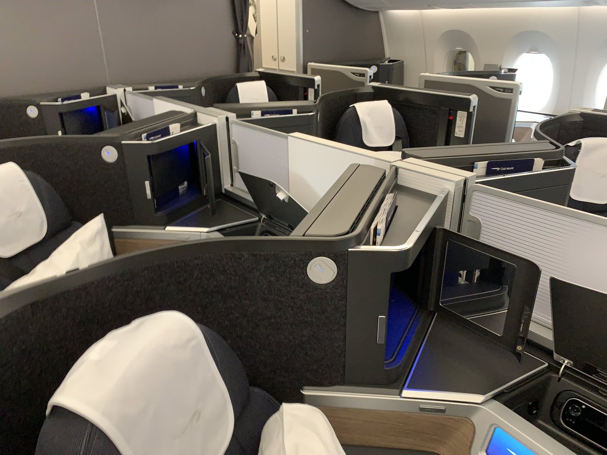 thatjohn's tweet photo. I’m in the new Club Suite today, a @CollinsAero Super Diamond with a door in the #BeyonceModel — if you liked it you should’ve put a door on it — https://t.co/DyKlIqZ96F #thatjohnonBA #PaxEx #avgeek https://t.co/nEBqhRkQAz