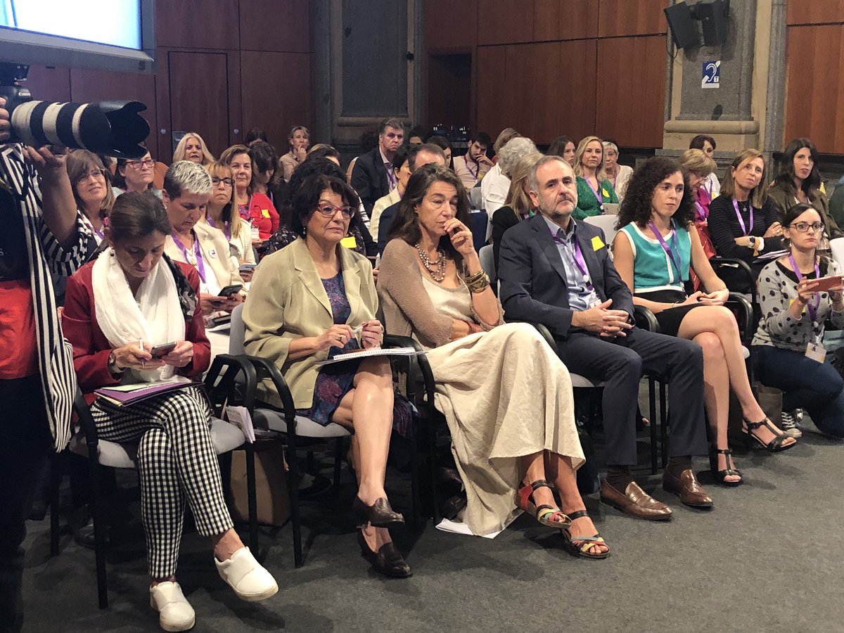 madrinanet's tweet photo. Intensa mañana con el emprendimiento femenino de ámbito universitario. Felicidades a las ganadoras de los #Premiosinnovatia83 entregados hoy @Inmujer @EstadoIgualdad @UniversidadeUSC @CarlaRUschinsky @evalopezbarrio @LolaRebolloR https://t.co/eenSBPPmUZ