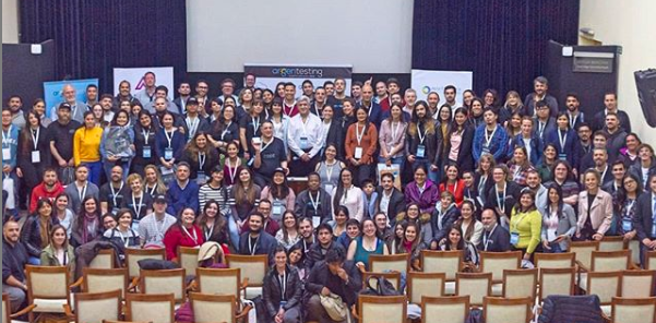 NadiaCavalleri's tweet photo. Así terminamos, todos juntos, arriba del escenario.
¡Hay comunidad! Sigamos creciendo juntos.
#testing #testers #comunidad #community #argentesting #argentesting2019 https://t.co/T1OYPoaLoP