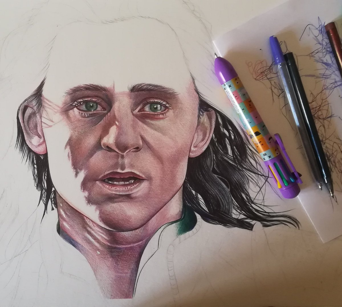 Podéis dar un poquito de difusión a esto para animarme un poco 
Estoy usando un boli de 8 colores y algunos staedtler