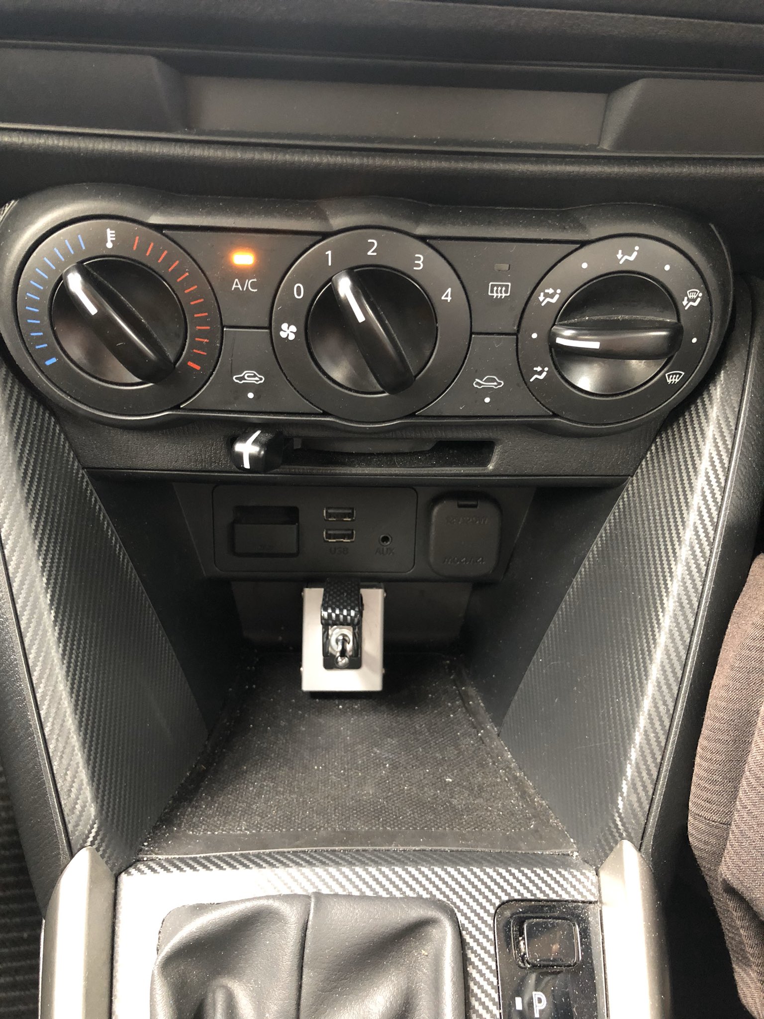 エックスバリュー 車にトグルスイッチつけて発進感を増幅 かっこええ 感じてますか ロマン トグルスイッチ 発進 ブースター T Co Vw4ipxxnoi Twitter