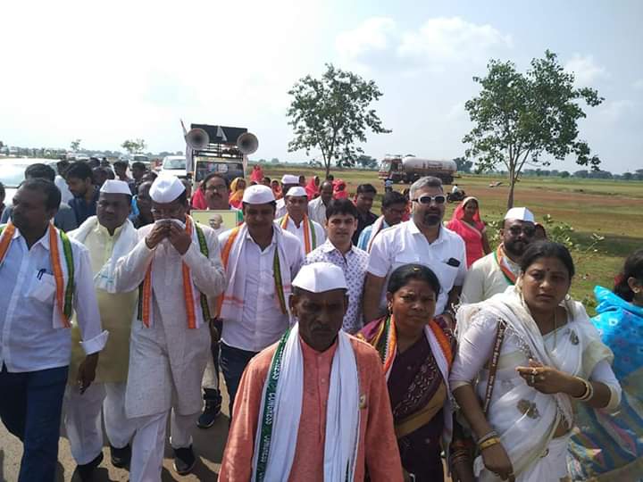 SaddamSolanki10's tweet photo. आज गांधी विचार पद यात्रा मे असंगठित क्षेत्र जनसमस्या निवारण प्रकोष्ठ के  प्रदेश अध्यक्ष सददाम सोलंकी  सभी पाधिकारियों की उपस्थिति रह���
 रेहान खान जी
शमीम अख्तर
अब्दुल रब 
योगेश पाण्डे 
सरद यादव
मनोज यादव
जाकिर हुसैन
सुमित साहू
शफ़ीक़ खान
मितेश जैन
 आदी ने पदयात्रा मे भाग लिया https://t.co/V1UPzgGCdF