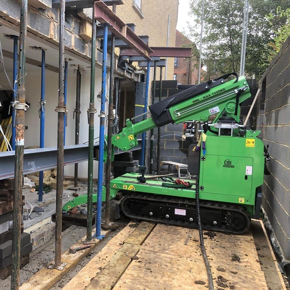 HookaMachine's tweet photo. A very tight beam install for TJ Building Services in #Birkhampsted. The 750kg Beam was safely lifted into position using the Hooka. ๐๏ธ
#builders #building #welding #homerenovation #fabrication #houseextension #Berkhamsted #Hertfordshire #steelbeams #houserenovation #hookamachine https://t.co/x5grXCcXGJ
