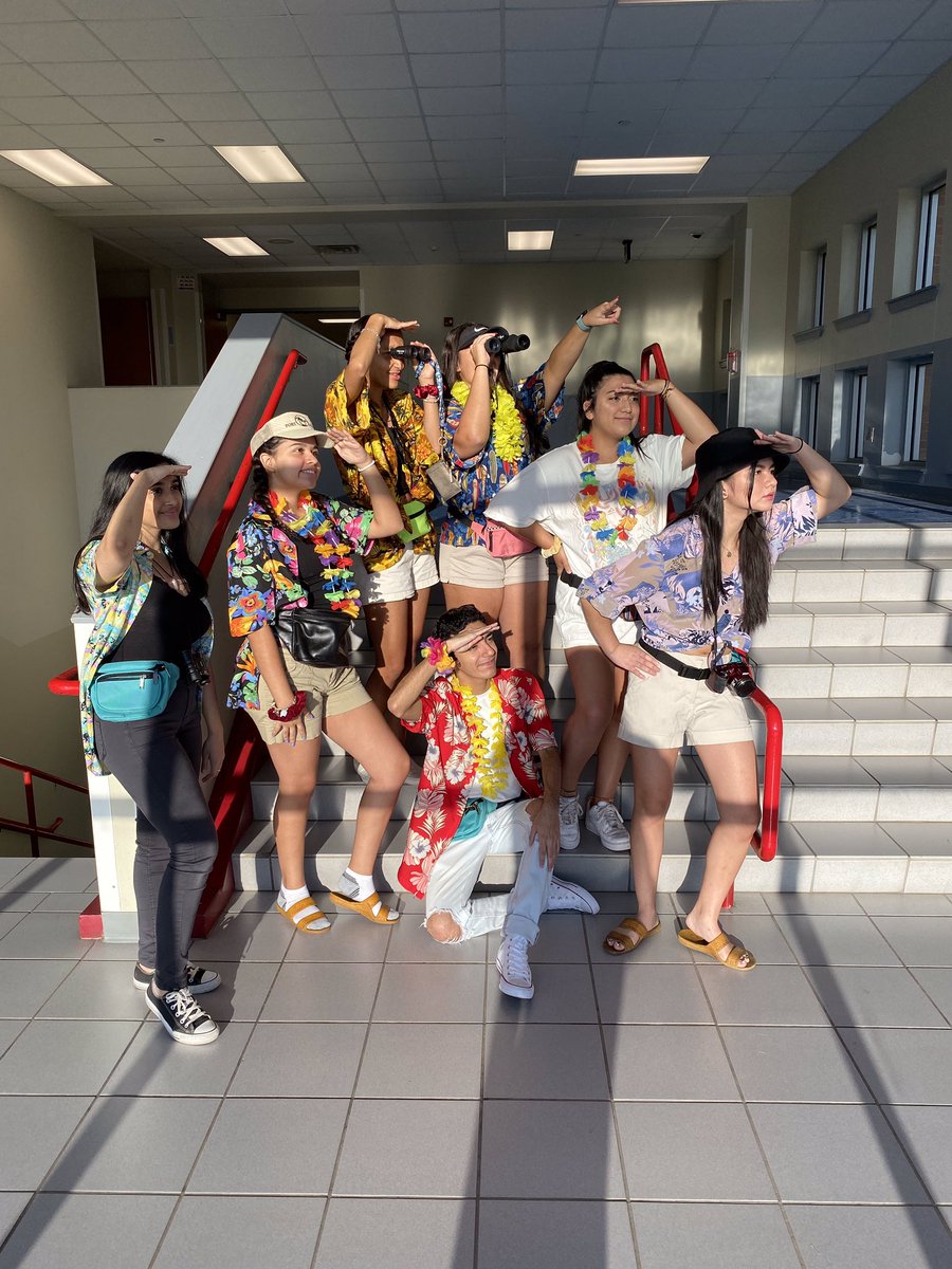 Tacky Tourists Day at Hays !!! 🙈📸🗽