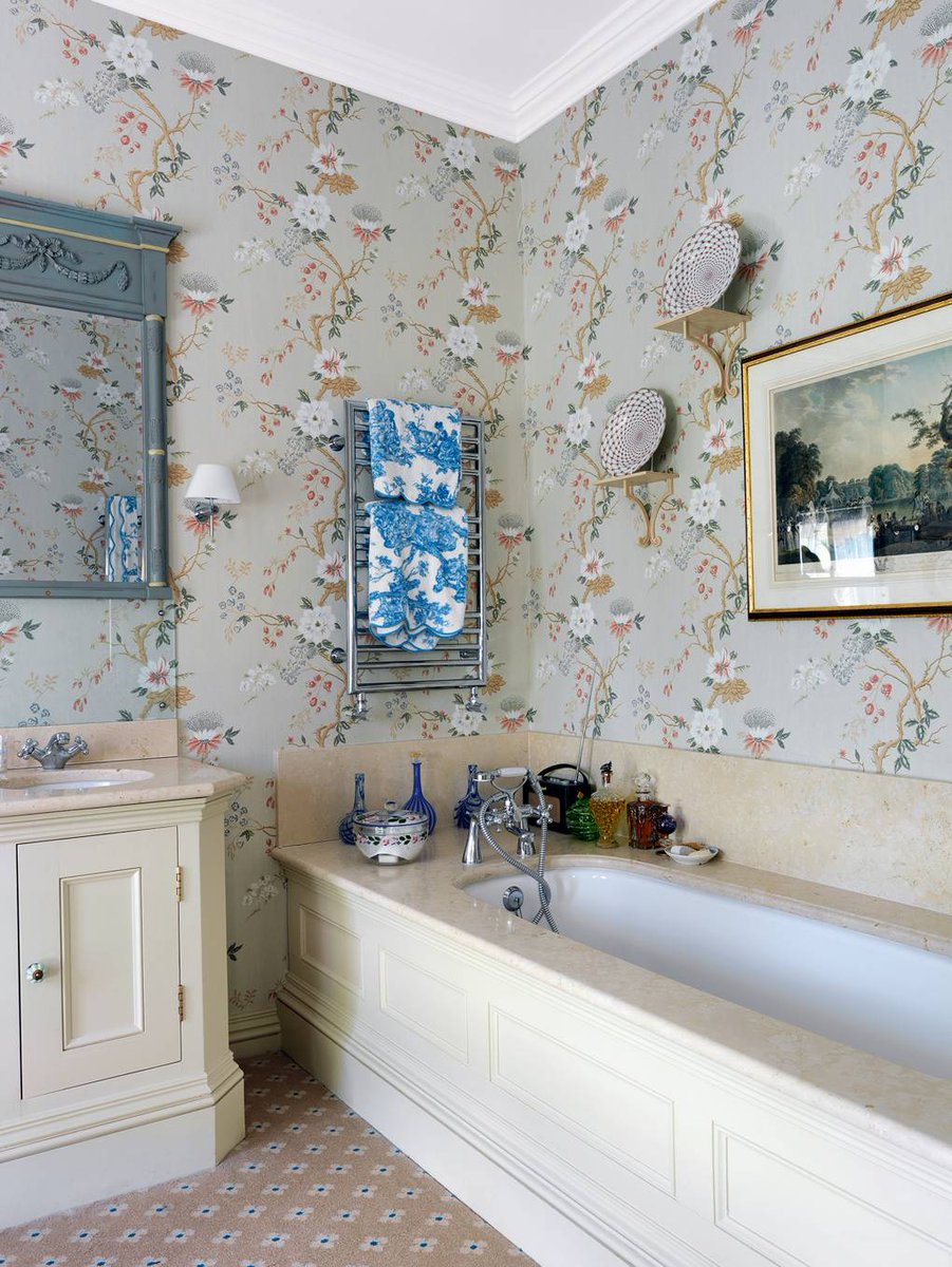 A Wiltshire manor house informed by a deep love of eighteenth-century style: buff.ly/2He3jjq