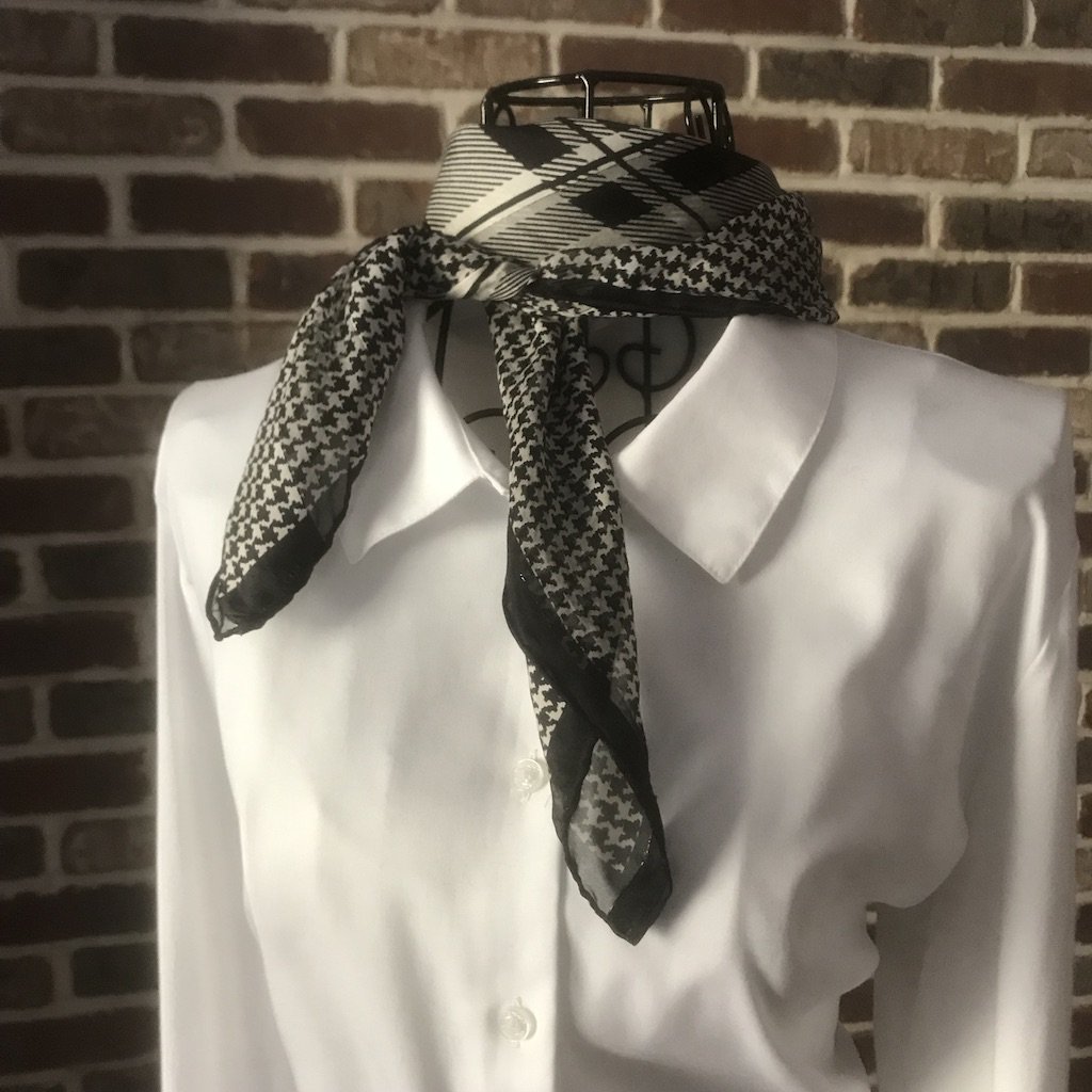 Just added, Vintage Monochrome Plaid and Houndstooth Scarf, find it here ow.ly/4n8x50wFz7B

#streetstyle #streetfashion #vintage #preppy #monochrome #plaid #houndstooth #vintagescarves #fashionkiller #etsyfinds #etsygifts #etsyscarves #style #preppyfashion #fallfashion