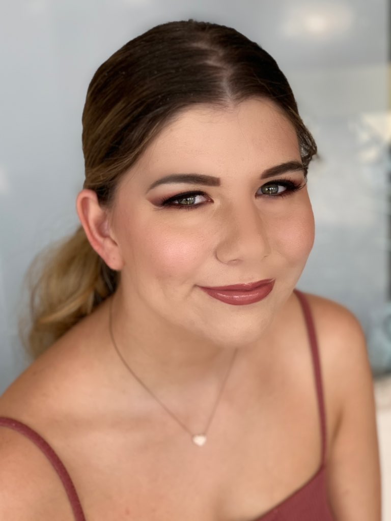elementsbysands's tweet photo. A completely different look wanted for her Matric Farewell #bedifferent #againstthegrain #professionalmakeupartist #matricfarewellmakeup https://t.co/mBmGMaFg1h