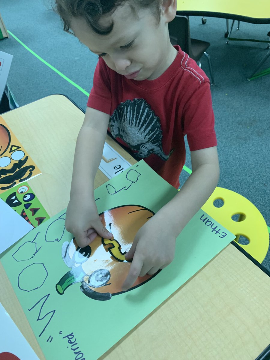 MsLuskSPED's tweet photo. We have been learning about similarities and differences this week. We wanted to show our โdifferentโ emotions using our pumpkin faces! ๐๐ฑ๐ฌ๐คช๐๐ฅฐ #SocialEmotionalDev #FineMotor #vocabulary #AppliedLearning #PPCDRocks #FbisdPPCD @BPE_Broncos @FortBendISD https://t.co/4RPSiHQ650