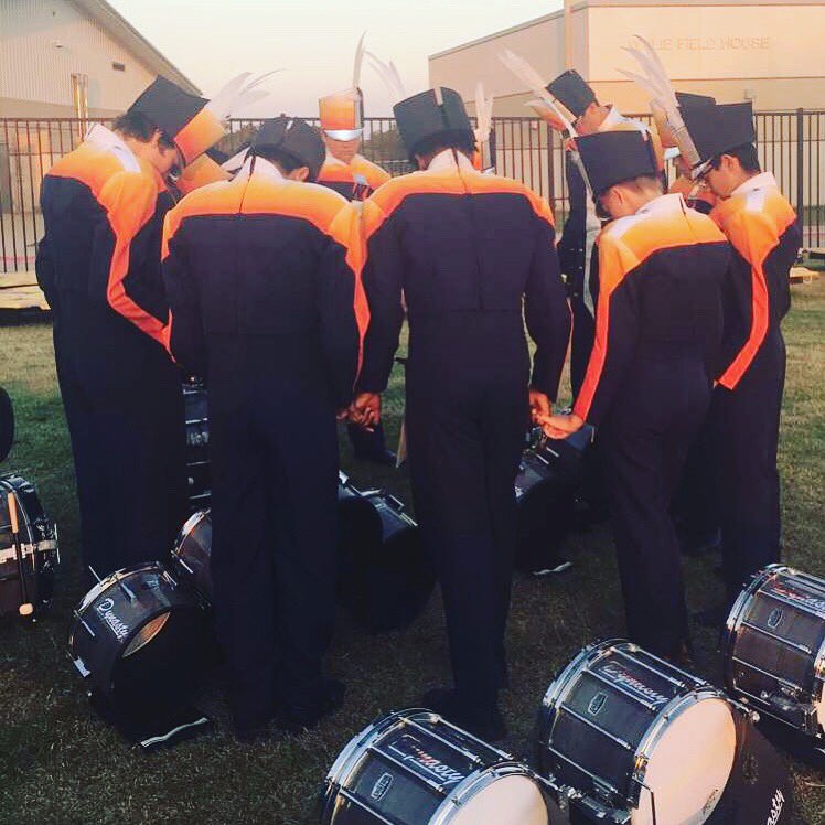 MNHSBulldogBand's tweet photo. Saturday night performances with family. #ThisIsNorth https://t.co/4yJfUncYJI
