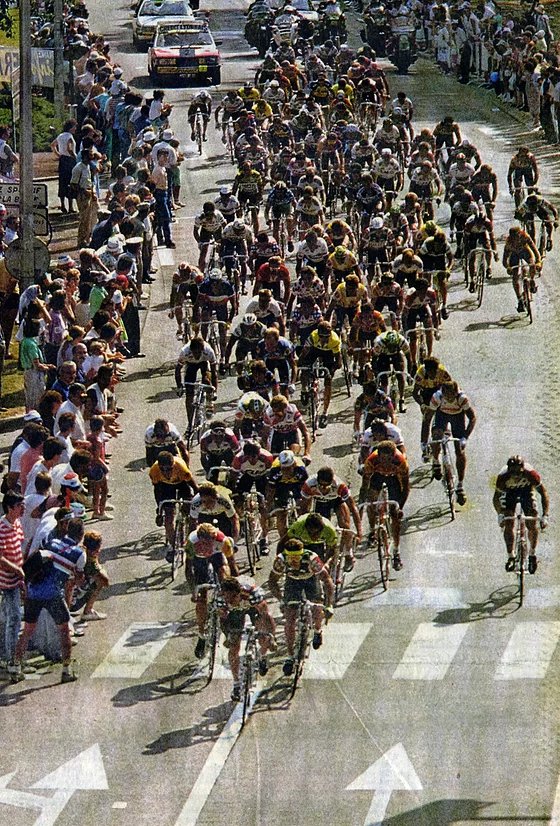 crstobalcabezas's tweet photo. Me ha gustado mucho esta fotografía del #TDF88. Se ve a todos los ciclistas importantes de dicha edición. En las primeras posiciones se sitúan #Theunisse, #Delgado, #Pino, #Pensec. Más atrás #Parra, #Caritoux... #Ciclismo #Cycling #CristóbalCabezas https://t.co/SL8l1ioLFg