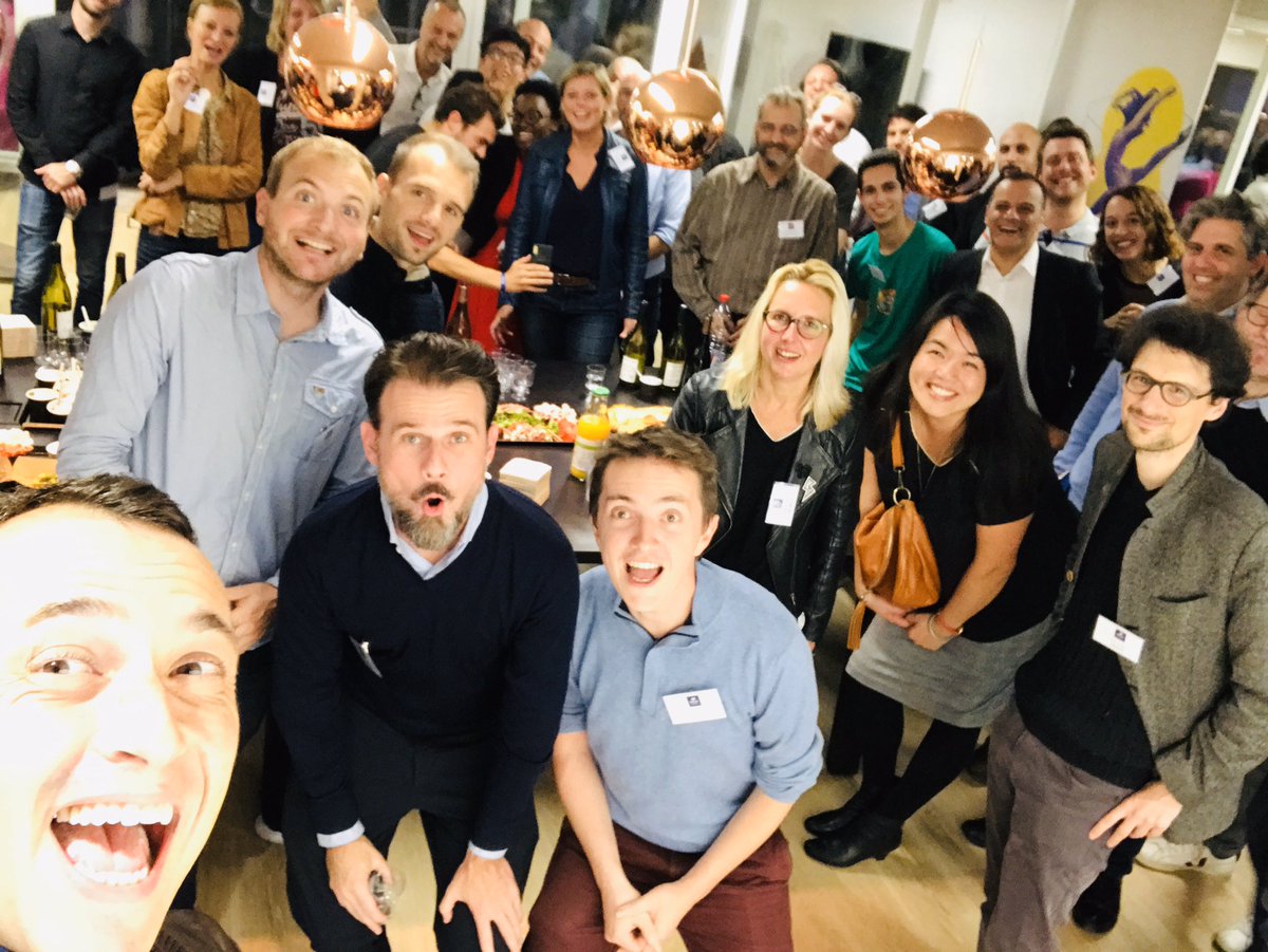 EdtechFrance's tweet photo. Pas de soirée #EdTech 🇫🇷 sans selfie ! 😅 Merci @epoka_agency pour l’accueil 👏🏼 https://t.co/txqGNq755Q