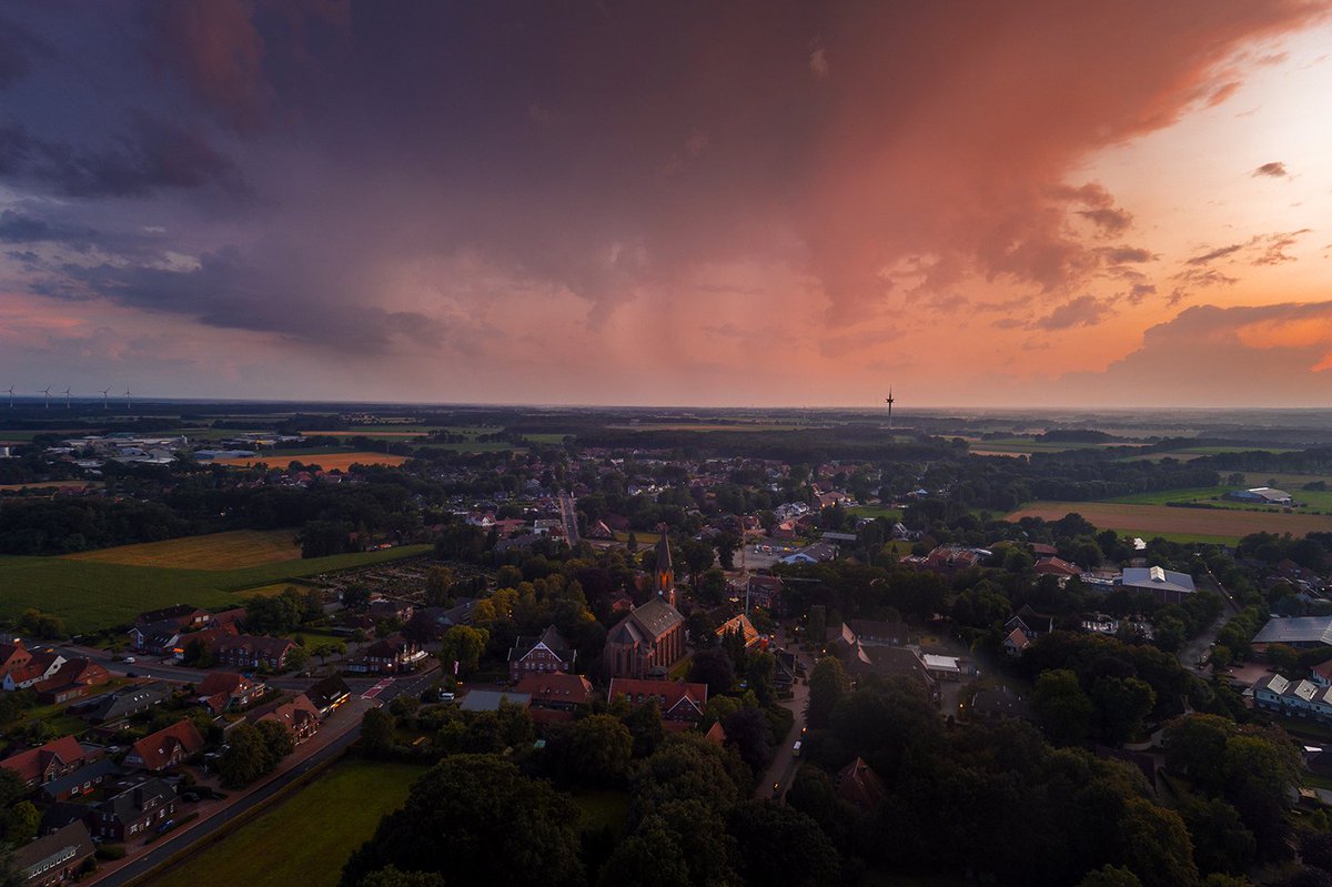 YuneecAviation's tweet photo. Catching the beautiful autumn sunset #TyphoonHPlus
📸 Photo Credits: Alexander Ahrenhold https://t.co/eIdt9VelLS