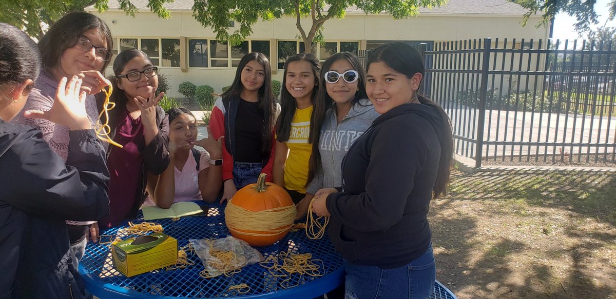 TehipiteBobcats's tweet photo. Our Bobcat Creations Club had fun with pumpkins! How many rubber bands did it take? #ExplodingPumpkins 🎃 https://t.co/JENmWMu0gO