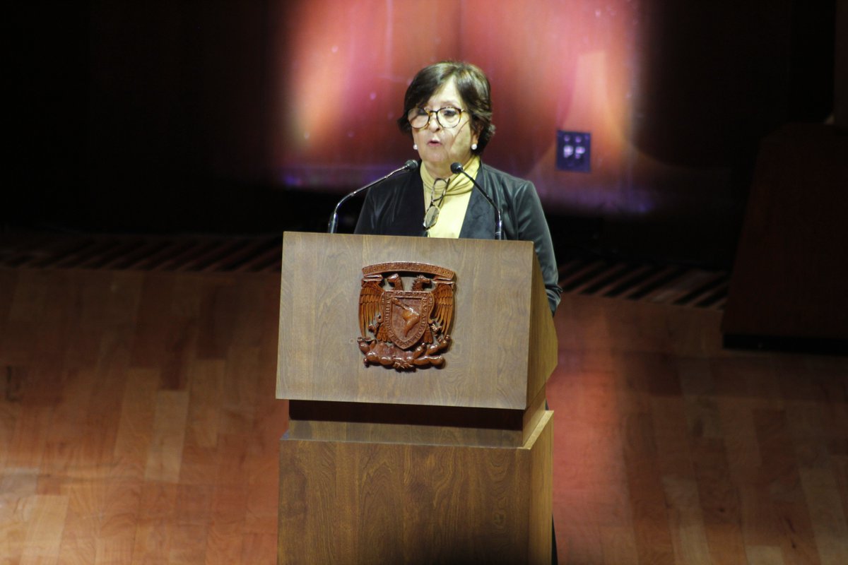 “La poesía náhuatl le abrió el ancho camino para comprender la significación de la vida y sus misterios. Su inquietud temprana lo llevó a indagar sobre el tiempo, lo que cambia y lo que permanece”. Ana Carolina Ibarra en #HomenajeLeónPortilla.👉🏽 bit.ly/2Kz4a1w