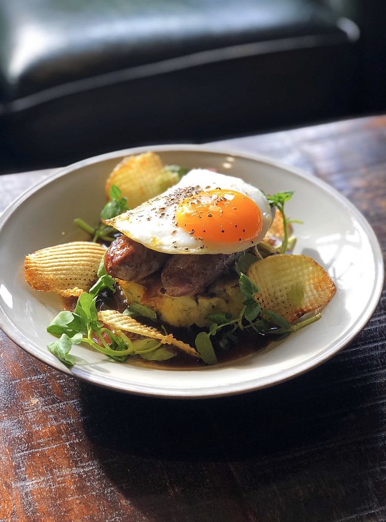 greenmaneversh1's tweet photo. N E W O N T H E M E N U 🍳Game sausages, colcannon crushed potatoes, red wine onion gravy, fried duck egg #thegreenmaneversholt #newtothemenu #gamesausages https://t.co/AZkNA4rNH6