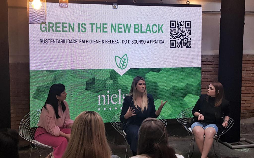 NielsenIQBrasil's tweet photo. #GITNB: a sustentabilidade aplicada ao segmento de Higiene &amp; Beleza, com nossa líder da Indústria de HPC, Margareth Utimura, e participação especial das influenciadoras digitais, Niina Secrets e Karol Pinheiro. 
#SmallActions #BigChanges #GoGreen #sustainability #sustentabilidade https://t.co/d278BLvEyJ