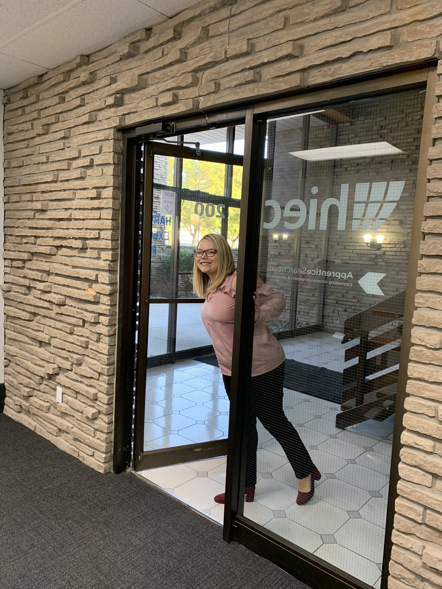 HaltonIEC's tweet photo. Welcome @Pinelandpanther to our Career Centre. Our first group of grade 7’s this fall will be talking career awareness with Brittany. #jobsandcareers #hieccareerlab https://t.co/wDCzI62f1D