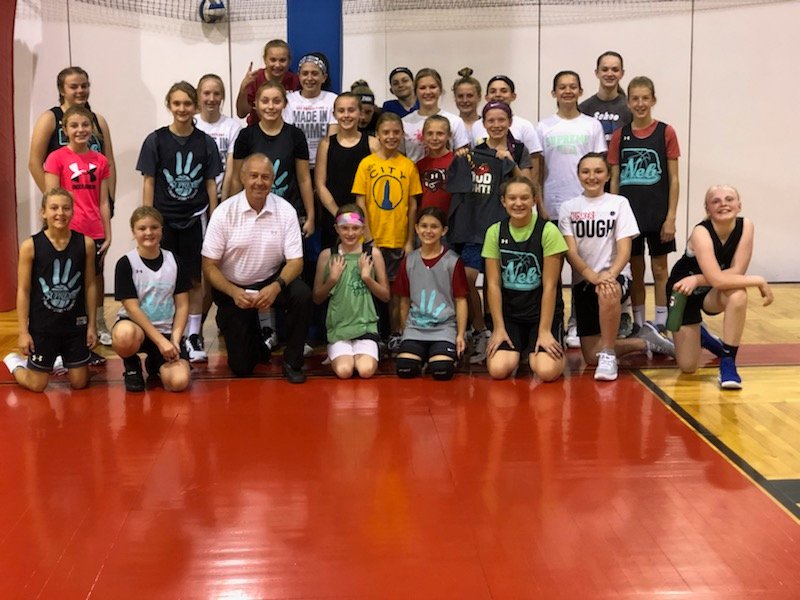 jlmabry51's tweet photo. Love my visits with Pete @BHSproductions and his basketball scholars and superstars. It's about more than hoops with this bunch. Much more. Getting ready for another Food Fight! drive for @FoodBankLincoln. Such a great group, with one pretty cool coach, too. #GoSupreme https://t.co/GKtVoCCe9M
