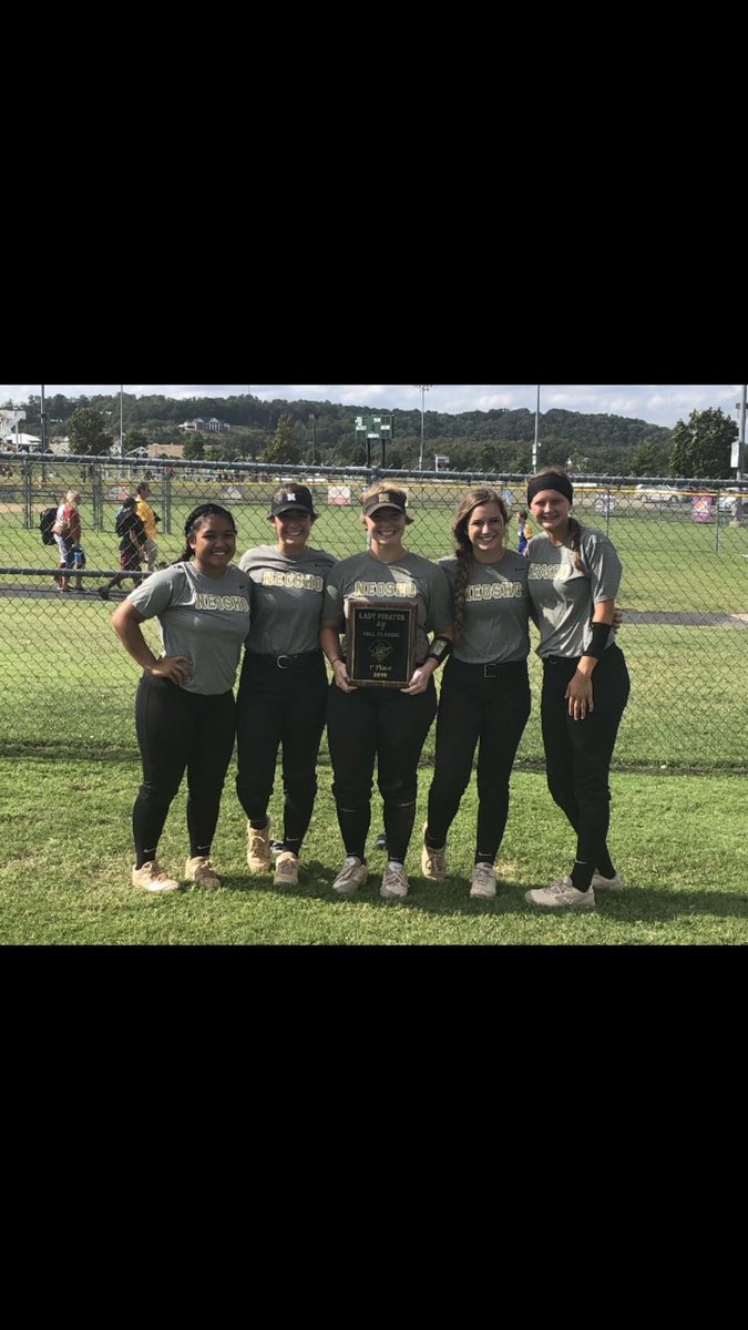 Come out and support these 5 amazing seniors tonight at 4:30 for Senior Night! 💛🖤