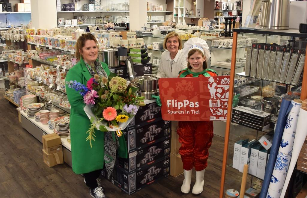 Bloemen van Meeuwsen en meer dan waar je ooit tegelijk mee kunt koken van Kookwinkel Oostendorp. Dat is wat Jeannette Gerritsen won met haar FlipPas. Iedere maand nieuwe kansen. Vier keer je geregistreerde pas gebruiken en duimen maar!