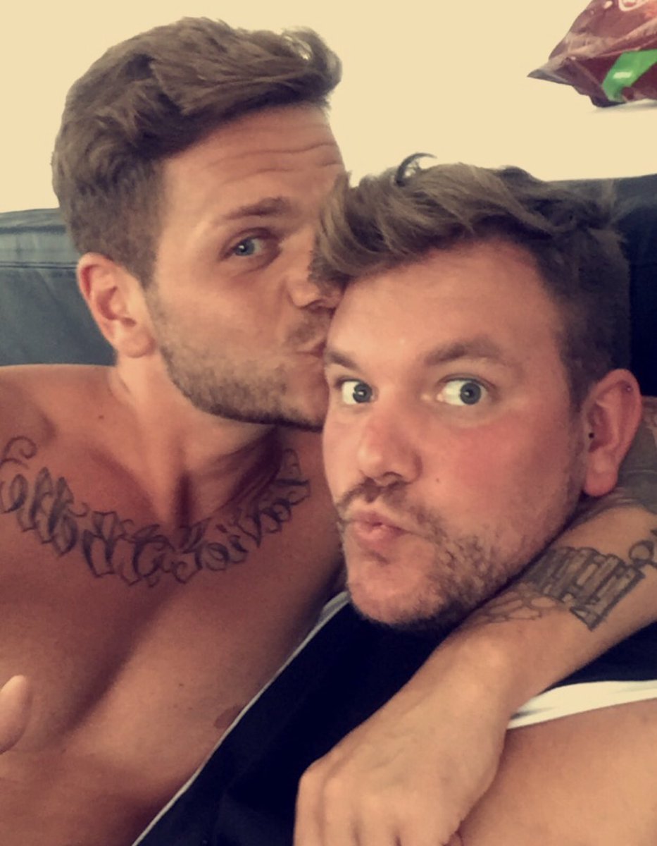 DjFlorum's tweet photo. J’ai toujours su que t’étais chelou @KeenvOfficiel...
#KathyAndBrunoGates https://t.co/SHP9msOxh2