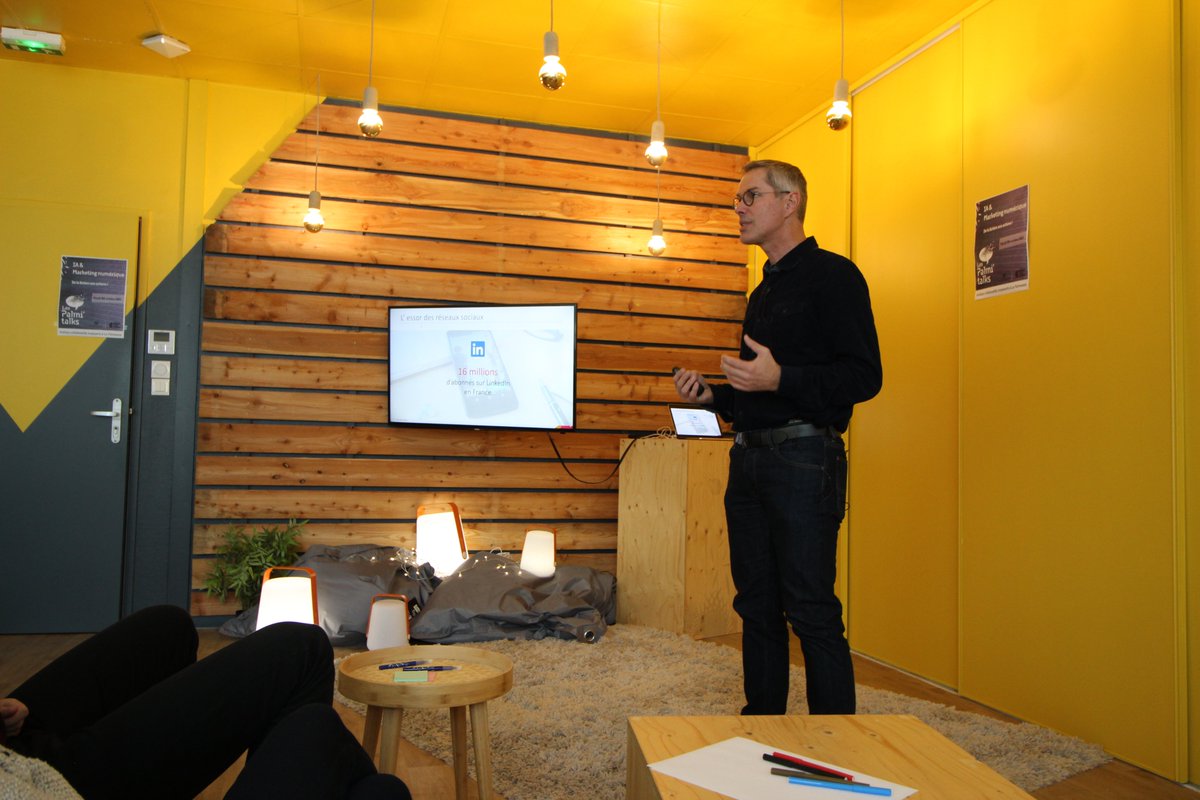 Après-midi #palmitalks à la #palmeraie : on parle #MarketingDigital et #iA avec <a href="/MichelBrebion/">Michel Brebion</a> de <a href="/Winbound_fr/">Agence Winbound (MV Group)</a>