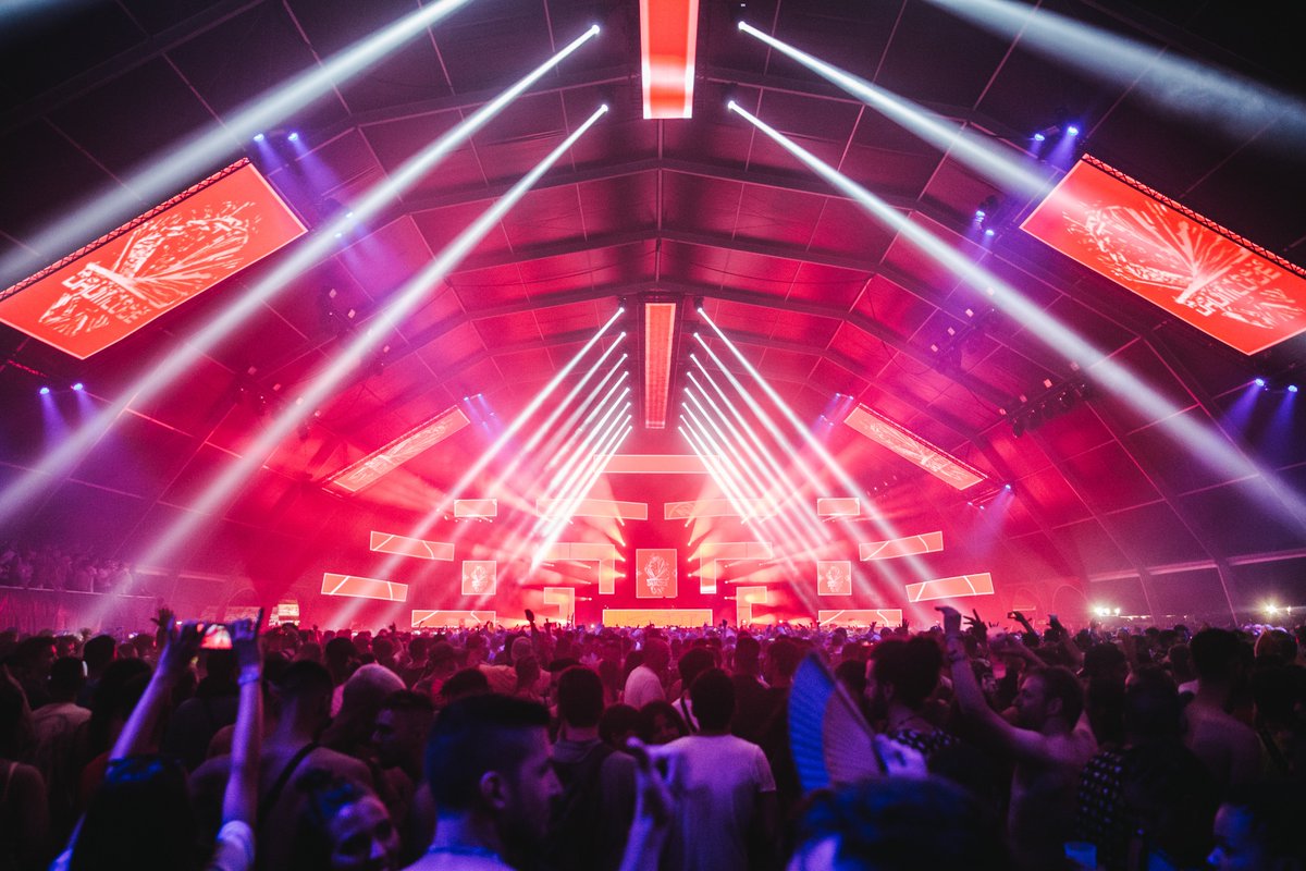 ClayPakyNews's tweet photo. Claypaky at @DreambeachFest 2019
86 x A.leda B-EYE K10
64 x Stormy
48 x Sharpy
LD: @EduValverde1
Lighting supplied by @Fluge_AV
Photo© Pixelmap Studios
Read more: https://t.co/OTJuzs7SaO
#claypaky #beye #stormy #sharpy #dreambeach #festival #pixelmapstudios #fluge @StonexSL https://t.co/G8g7i1ISmR