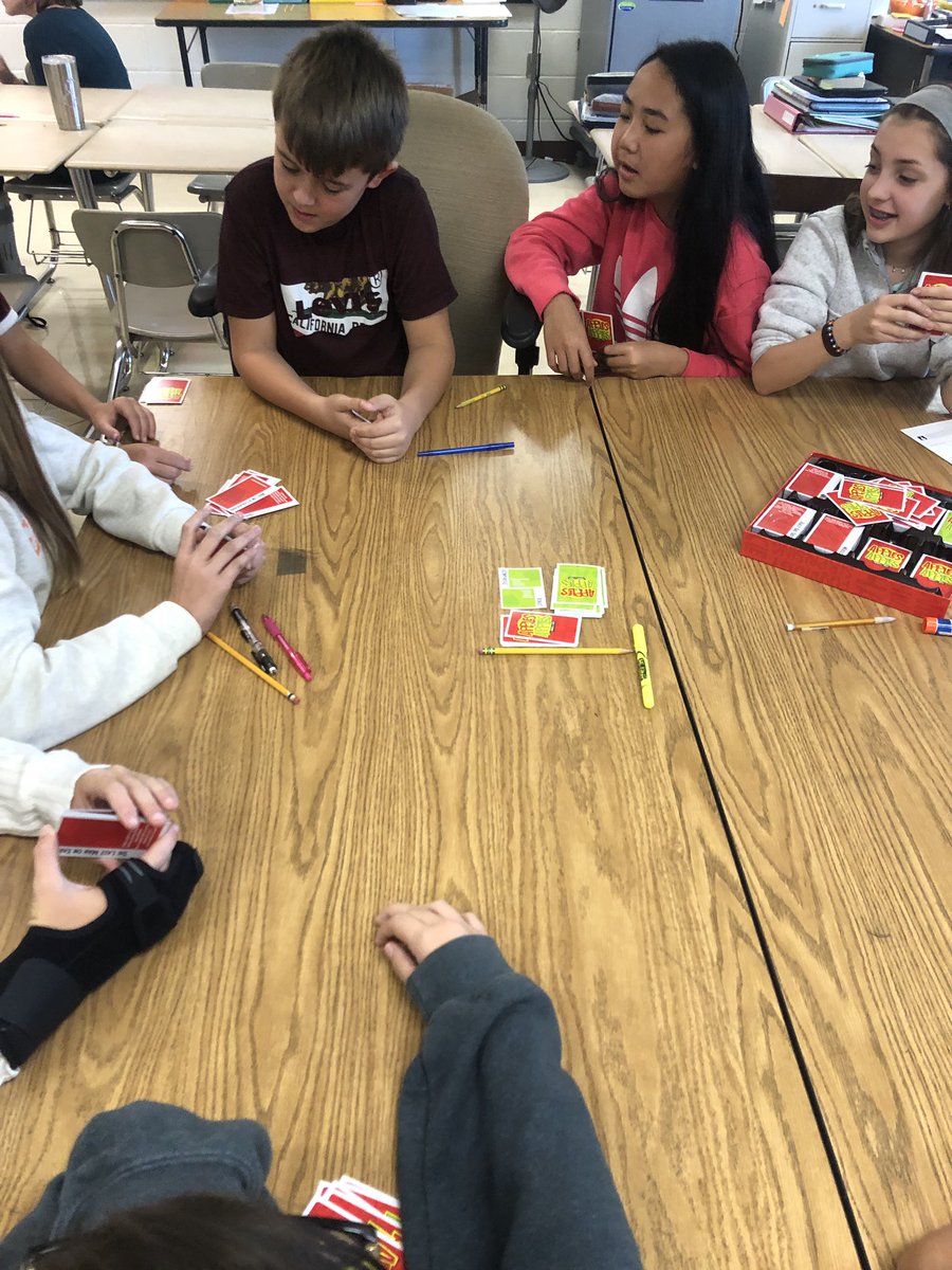 Mrs_Casson's tweet photo. Building vocabulary and relationships during GAP time! 💙🧡 #wordgames https://t.co/S47L1hWJxn