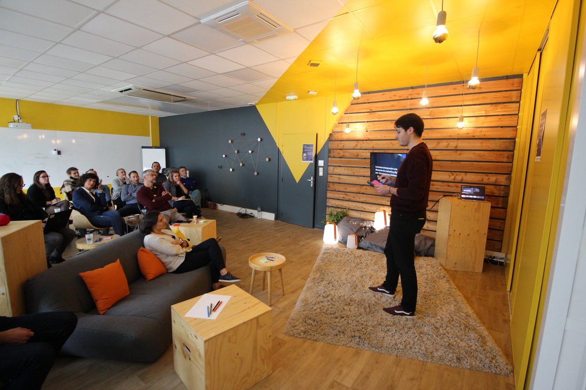 2è intervention de l'après-midi, celle de <a href="/RobinLDB/">RobinLDB</a> de @Me_and_My_Boss et @CuisinesRAISON : notre expert Palmitos #palmeraie sur le #MarketingDigital