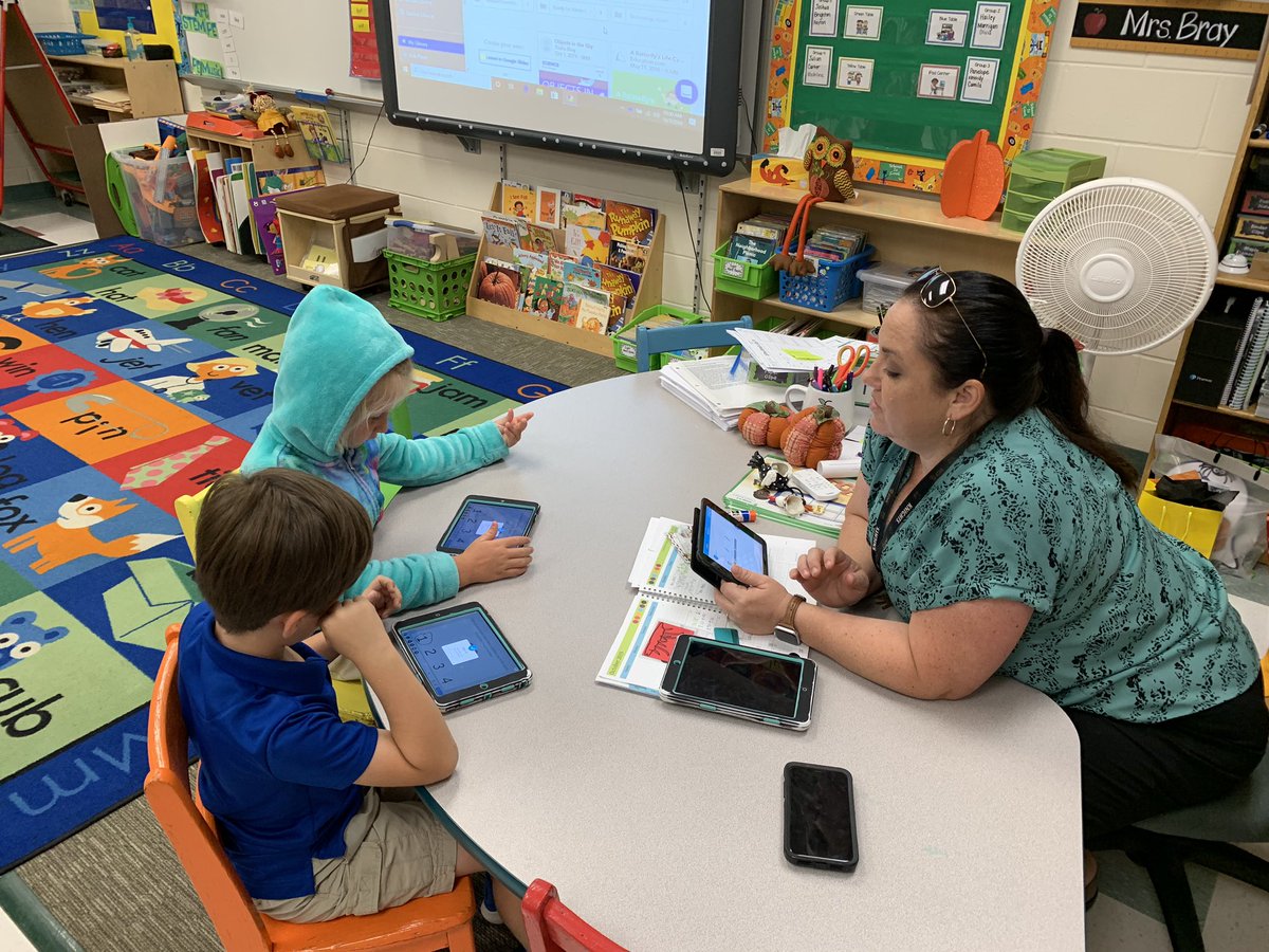 MalloryMussard's tweet image. I had a great day supporting @cypresscreekvcs teachers with technology integration! @Nearpod @EpicKidsBooks @Seesaw Reach out to your #vcsPLL for support! @KinderBrays your kiddos did an amazing job! ❤️ Let me know when you are ready to review your #vcsNearpod reports! ✅