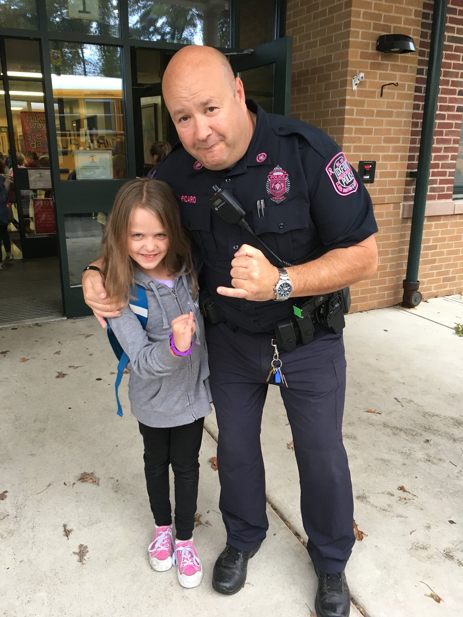 Officer Picard made a ‘pinky swear’ to stop by and see one of his former @ChaffeeFirsties today!  @OxfordPD_MA <a href="/DrLiz_Oxford/">Elizabeth Zielinski</a> <a href="/RobPelczarski/">Mr. P @ Chaffee</a> <a href="/BartonPto/">Clara Barton PTO</a> #piratepride <a href="/hutchinson_ap/">Christen Hutchinson</a>
