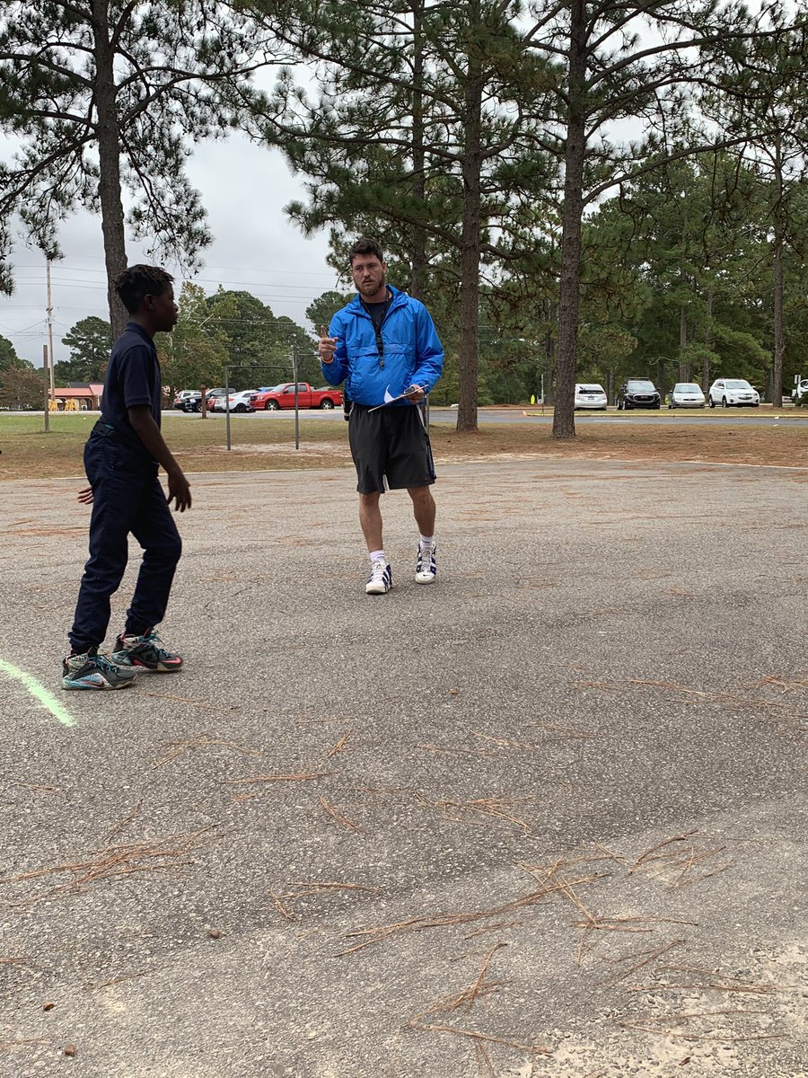 IDMSBlueJays's tweet photo. There’s nothing better than a little physical fitness testing to start the day! #6thGradePE #WingsUp #BlueJaysSOAR https://t.co/nmD6GdhdXB