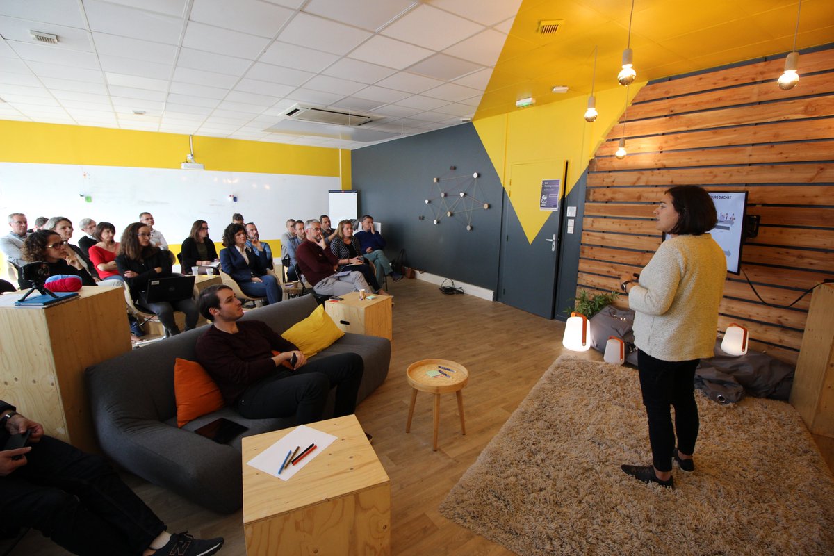 Et aujourd'hui, nous avons une 4è intervenante : @AlixJouvin  représente @AdvaloFrance comment utiliser l'#iA pour faire du #marketing prédictif #palmitalks