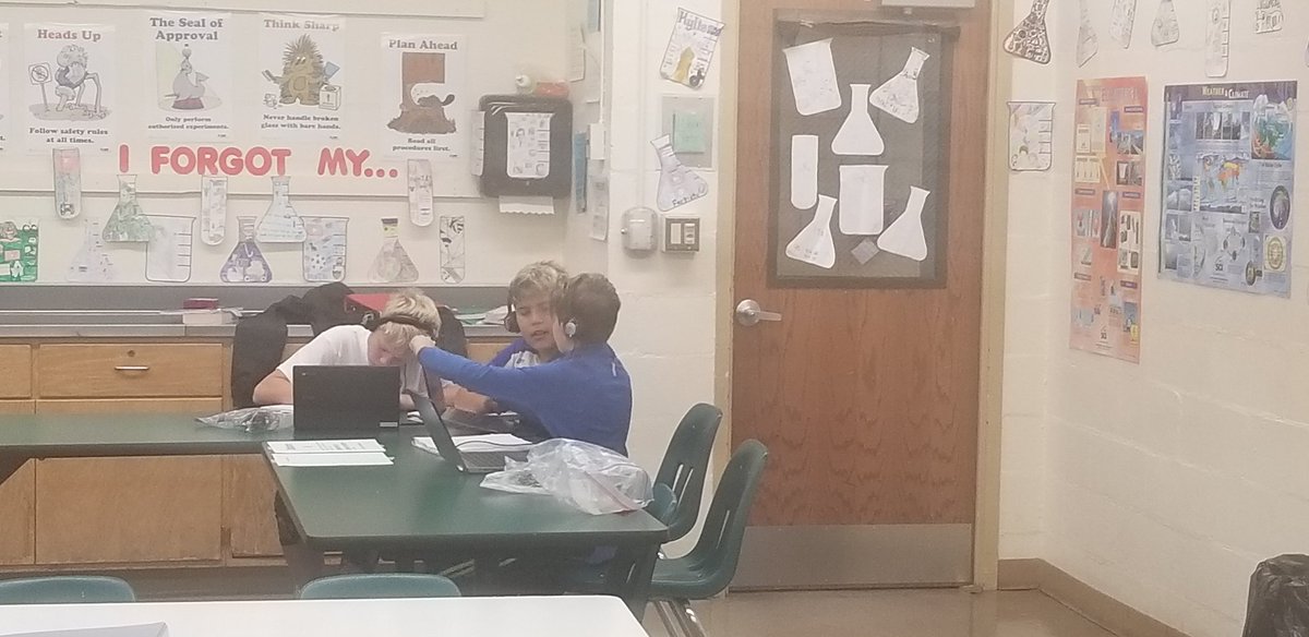 CovngtonScience's tweet photo. Let's collaborate in stations and gather our own information on moon phases. #moonphases #mrscovingtonsclassroom #WO2World @edison_central6 #ems2019 https://t.co/n5jIM9ZfXu