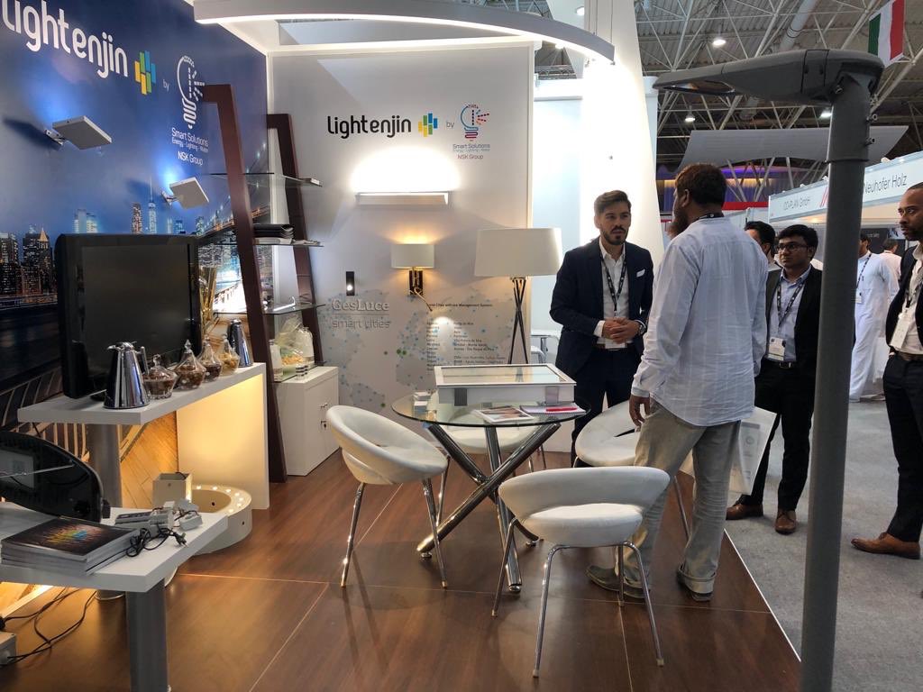 nsk_smart's tweet image. #Smart_Technology
#lightenjin
تكنولوجيا الاضائه: تصميم .. ابتكار .. تصنيع .. تحكم .. ترشيد الطاقه
قصور .. فنادق .. مطارات.. مستشفيات .. مولات .. اسواق مركزيّه .. مزارع .. مصانع .. طُرُق 
أهلاً بكم .. شرّفونا في معرض البناء في الرياض من الساعه ٤-١٠ مساءاً قاعه ٣ .. ستاند ٣-٣٤١ ..