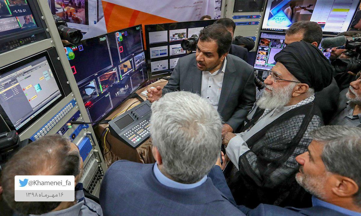 Khamenei_fa's tweet photo. امروز در نمایشگاه #ایران_ساخت جلوه‌ی درخشان استعداد ایرانی و همّت انقلابی را دیدم و خدا را سپاس گفتم. کار اساسی و بنیانی برای بهره‌گیری از انگیزه‌ها و توانهای بالا باید جداً دنبال شود. این مهمترین وظیفه‌ی مسئولان دولتی است. https://t.co/ho23AAjbpm